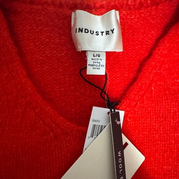 NWT Industry Republic Red V-Neck Sweater Size Large - Picture 2 of 6